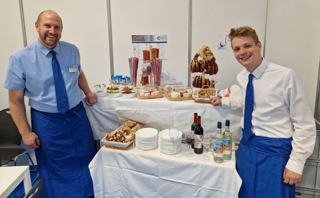Bild 005 25 Jahre UPOB Buffet 4 comp