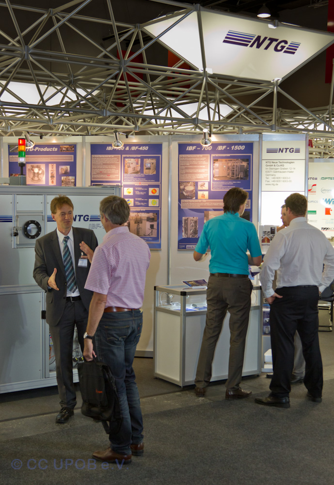 Eindrücke vom Messestand des CC UPOB e.V. auf der OPTATEC 2012 in Frankfurt (Bild: CC UPOB e.V.)