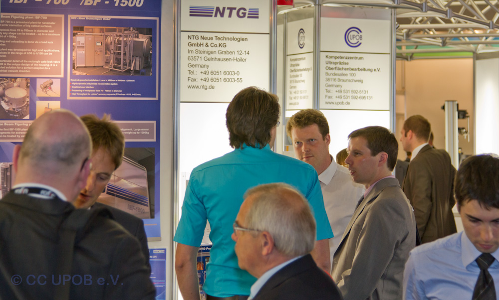 Eindrücke vom Messestand des CC UPOB e.V. auf der OPTATEC 2012 in Frankfurt (Bild: CC UPOB e.V.)