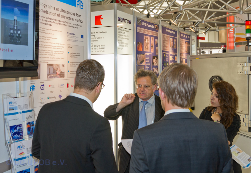Eindrücke vom Messestand des CC UPOB e.V. auf der OPTATEC 2012 in Frankfurt (Bild: CC UPOB e.V.)