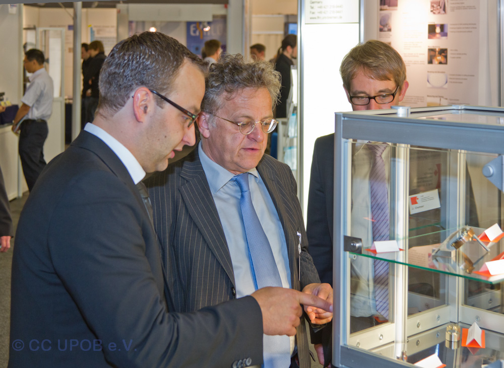 Eindrücke vom Messestand des CC UPOB e.V. auf der OPTATEC 2012 in Frankfurt (Bild: CC UPOB e.V.)