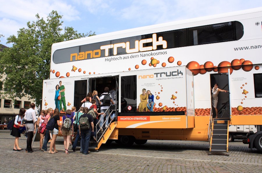 Der Nanotruck auf dem Kohlmarkt in Braunschweig