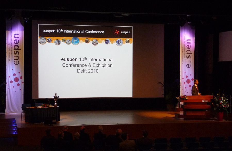 EUSPEN 2010 in Delft; Eröffnungsrede von Dr. Spaan (Bild: CC uPOB e.V.)